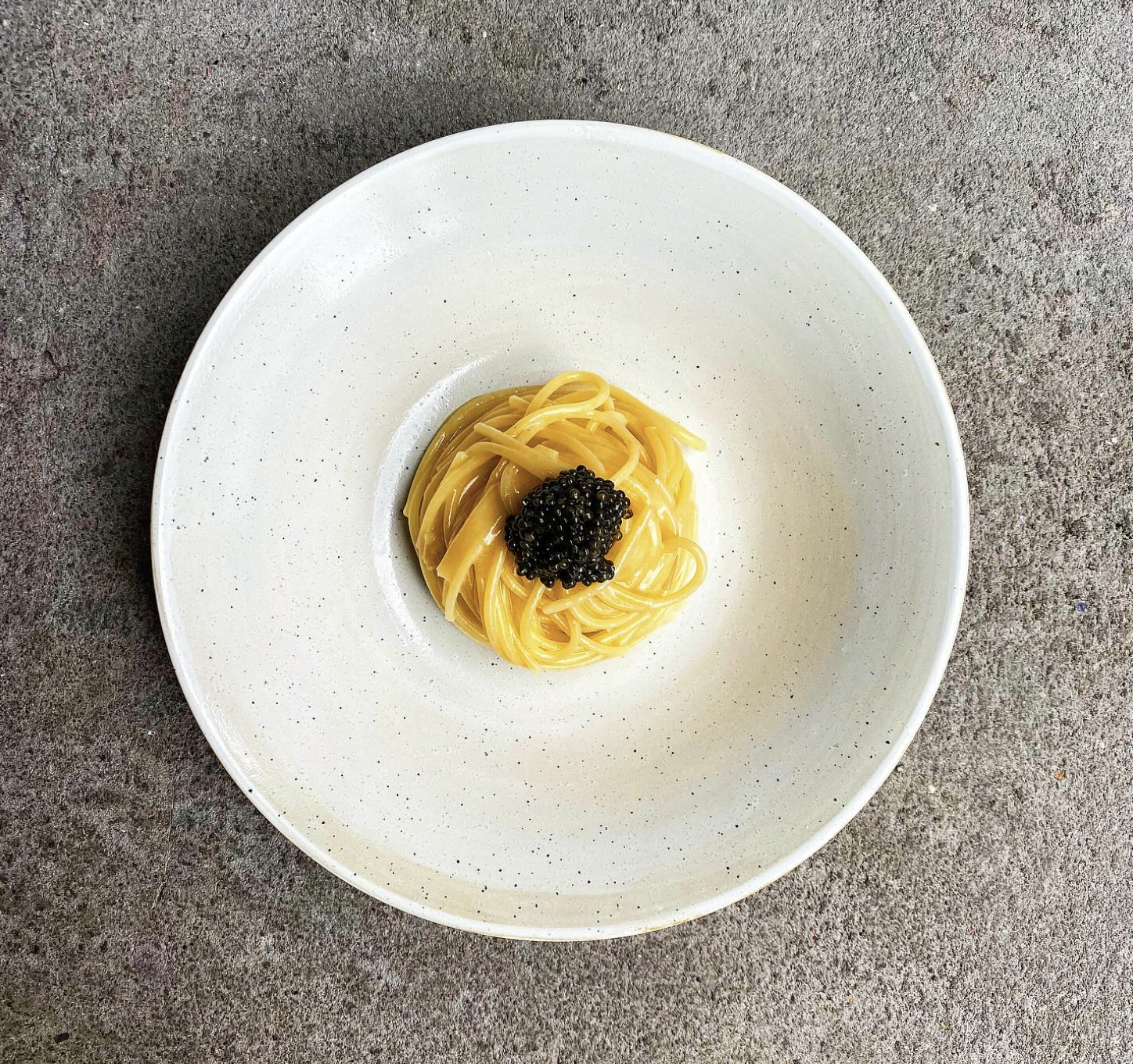 Spaghetti med smør og caviar. Foto: Barabbas instagram